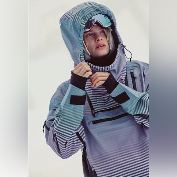 Free People FP Movement Blizzard Bliss Printed Pullover Waterproof Jacket - Picture 5 of 12